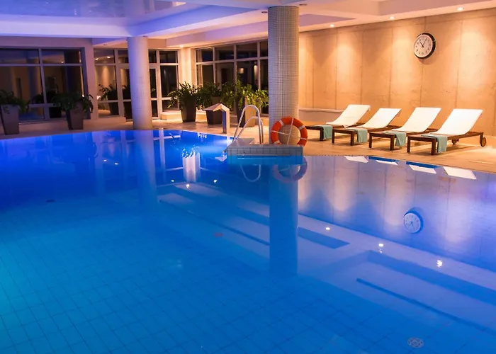 Hotel Nowy Dwor Elizy Blisko Sky Bridge Długopole-Zdrój fotoğrafı