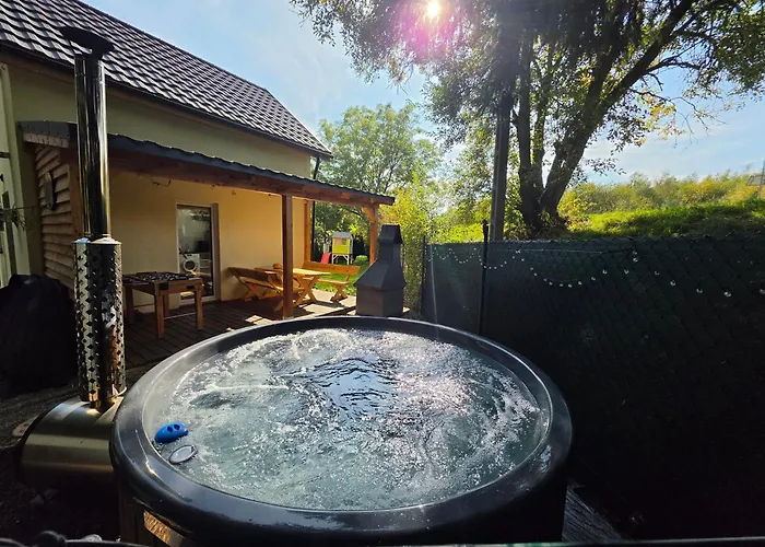 Фото Holiday House Lawendowa Przystan - Dom Z Jacuzzi Nad Jeziorem Miszkowice